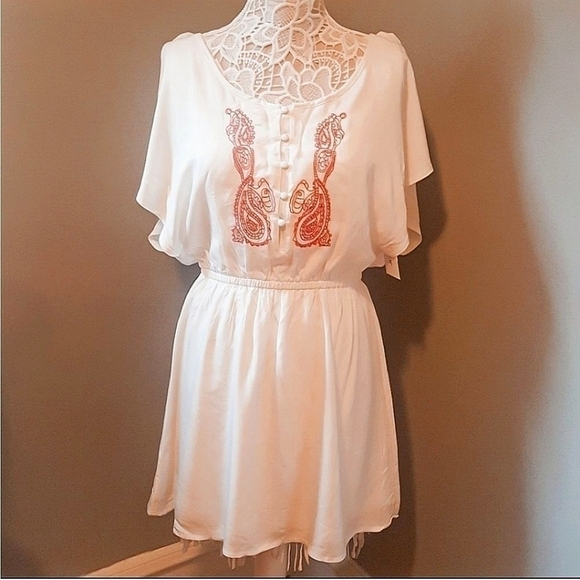 NEW JUSTFAB M Boho Embroidered Flutter Sleeve White and Red Lined Dress - Picture 3 of 11
